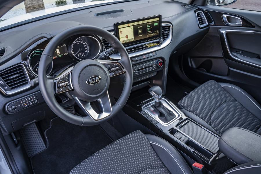 Торпедо Kia Ceed Sportswagon PHEV 2019 года  (WW) (фото 15 из 42)